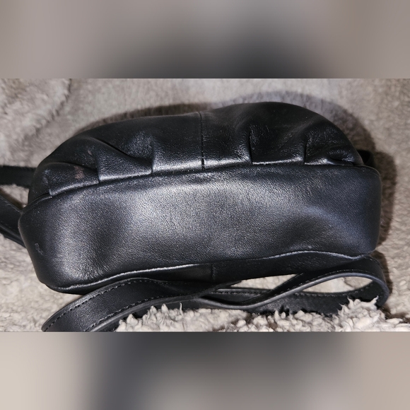 Lodis RFID Black Leather Crossbody Bag Zip Close  Adjustable Strap Purse - Picture 5 of 16